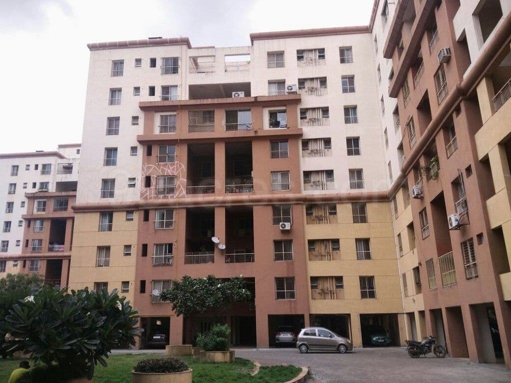 Spacious 3 BHK on Higher Floor at Zircon Society, Viman Nagar Pune