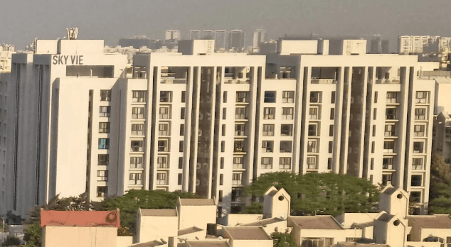 Fully Furnished 3.5 BHK Flat for Resale in Lunkad Sky Vie, Viman Nagar