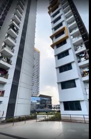 2 BHK Unfurnished Flat for Rent in Gold Tower Amanora Immediate Possession