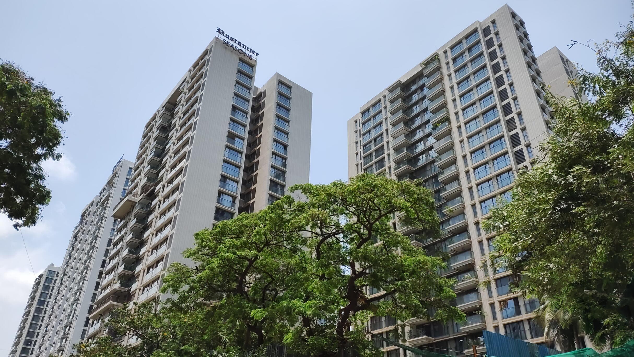 Exclusive 3 BHK Apartment for Rent in Rustomjee Seasons, Bandra East