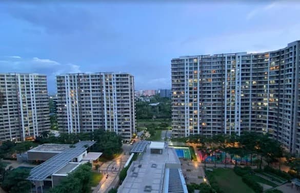 Semi-Furnished 3 BHK Apartment for Rent in Kalpataru Aura, Ghatkopar West