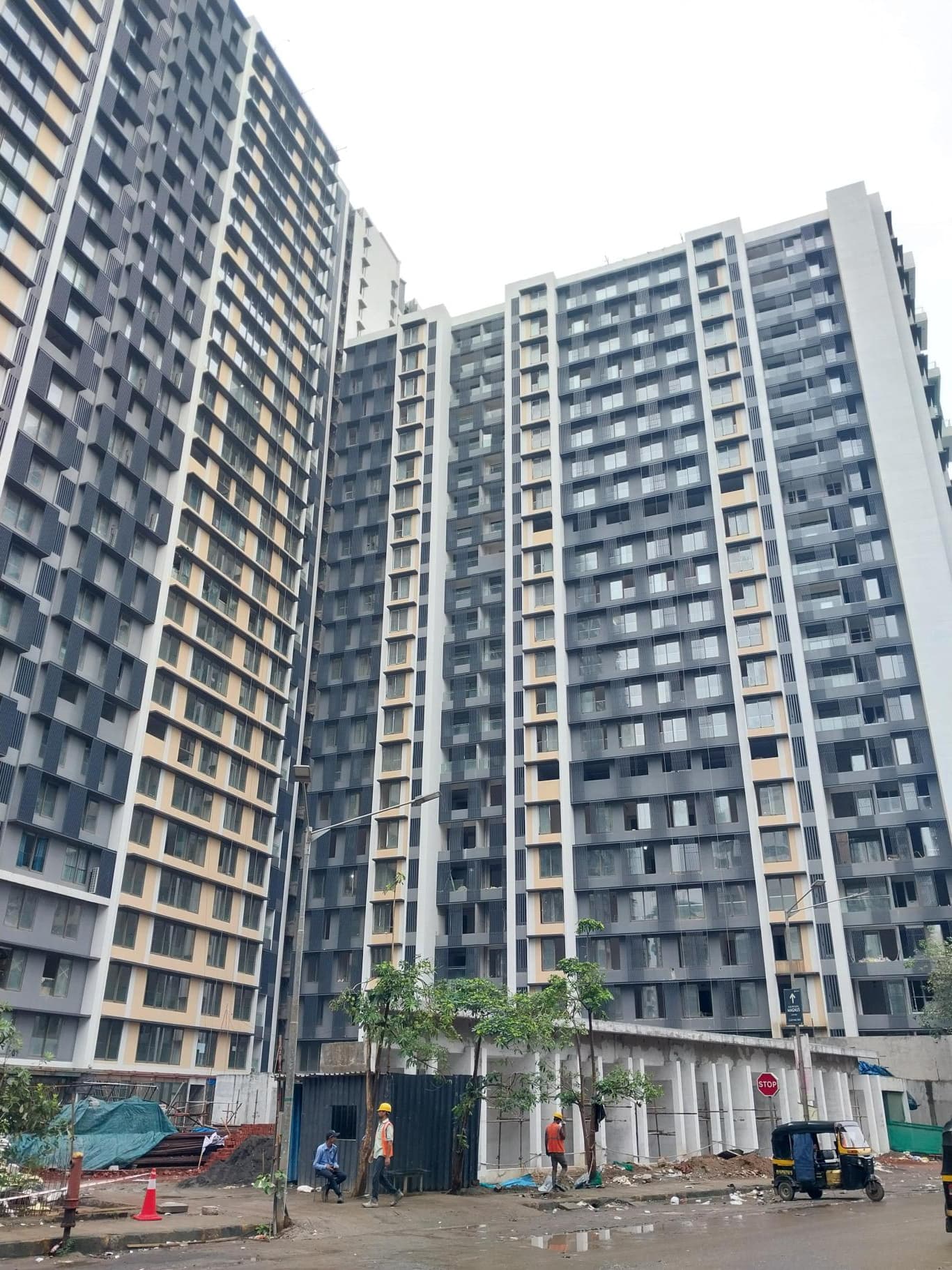 Semi-Furnished 4 BHK Apartment for Rent in Adani Ten BKC, Bandra East