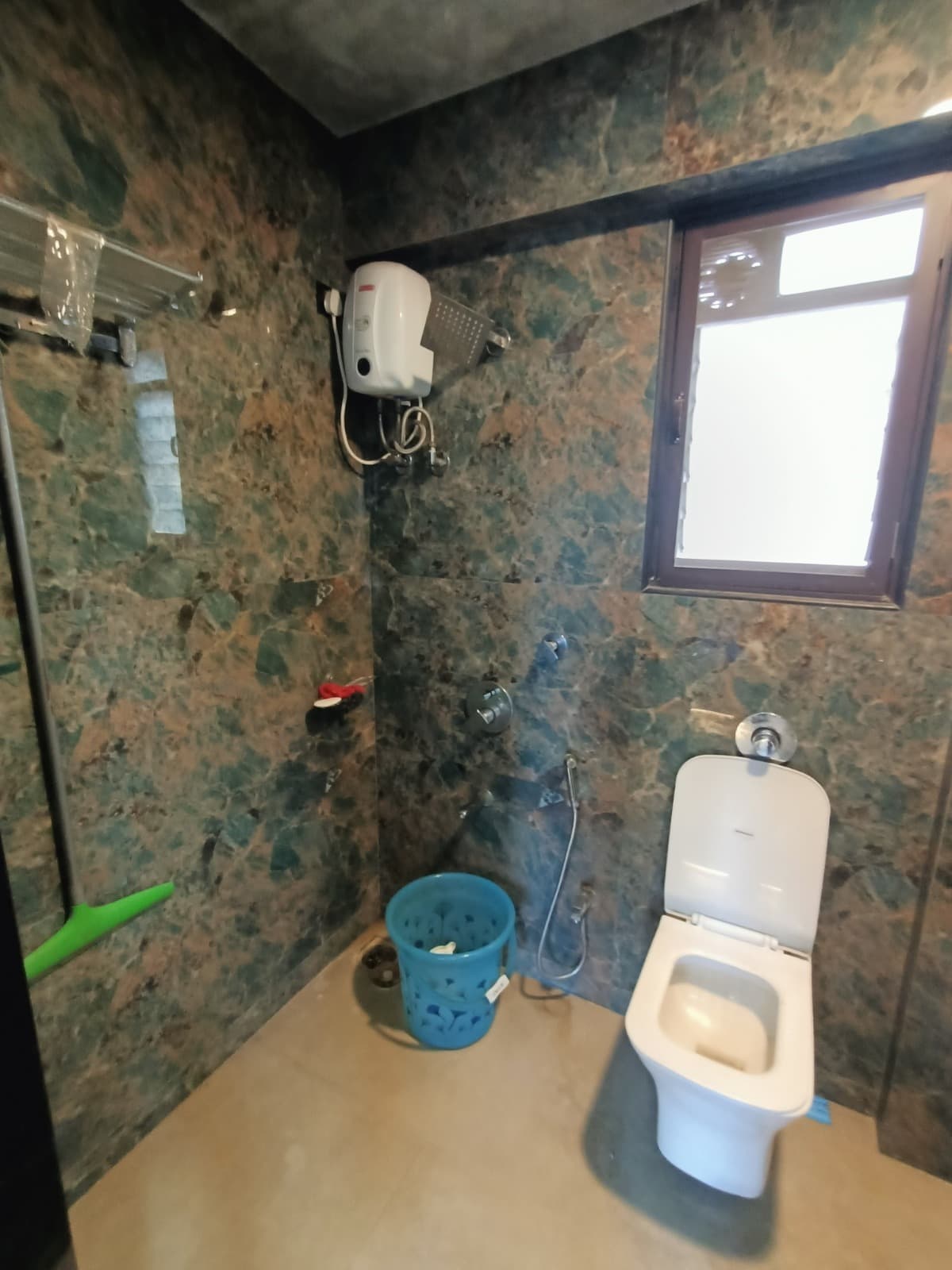 2 BHK Semi-Furnished Apartment for Rent on Kolshet Road, Thane West