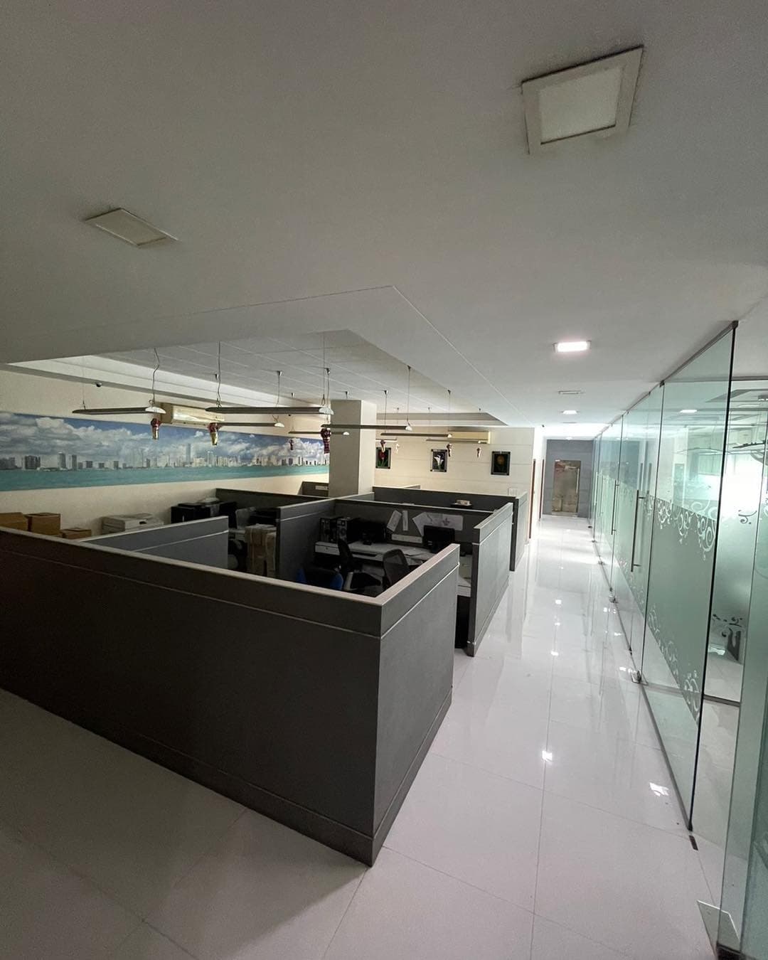 Spacious Fully Furnished Office Space for Rent at Prime Teen Hath Naka